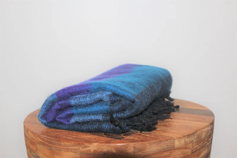 Silk blankets with a smooth and elegant touchHimalayan Yak Shawl - Navy
