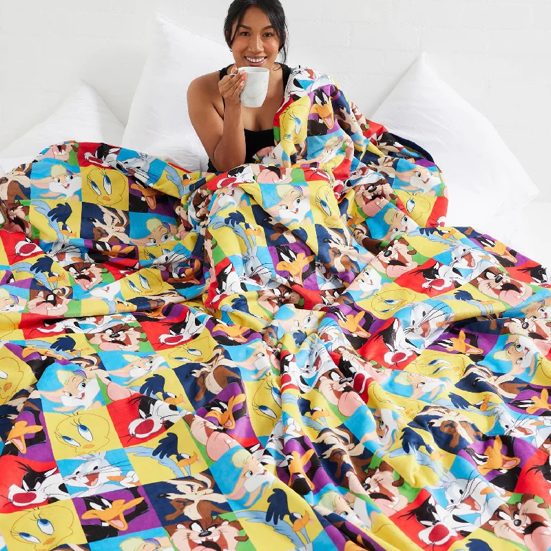 Recycled polyester blankets for an eco - conscious optionLooney Tunes