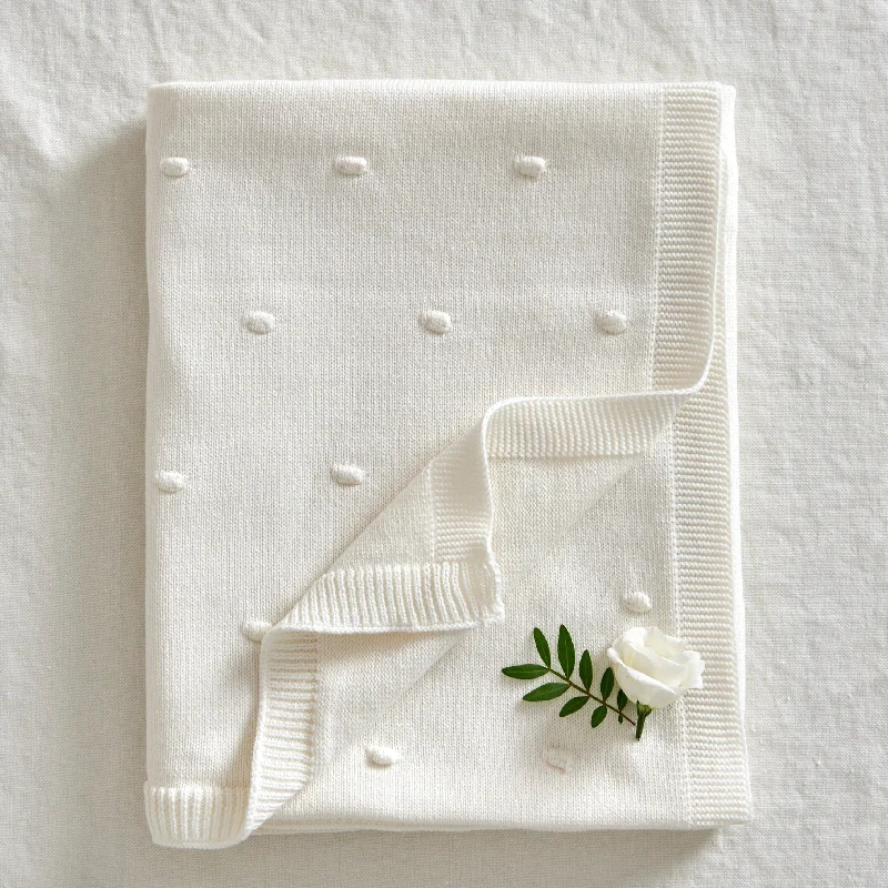 Linen blankets with a rustic and textured lookKnitted Bubble Blanket