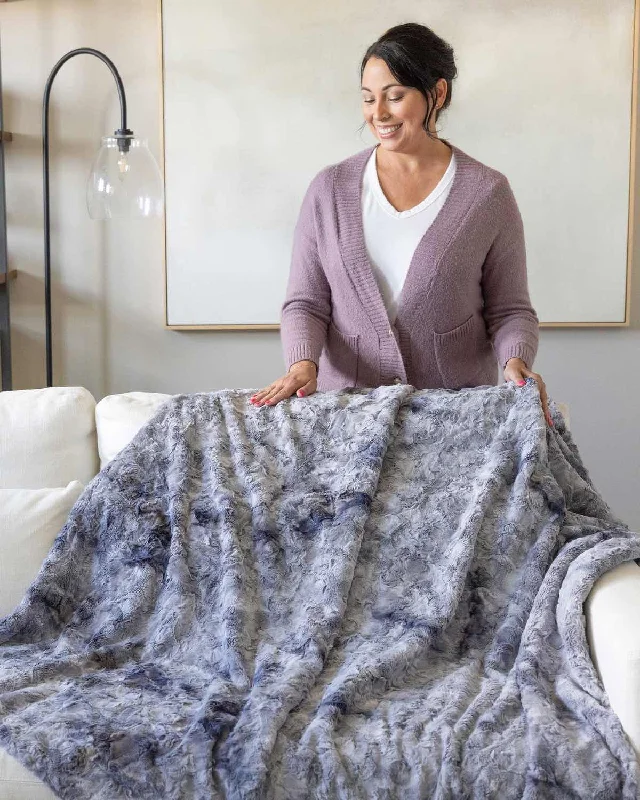 Fleece blankets for a cozy and plush textureLuxury Minky Blankets