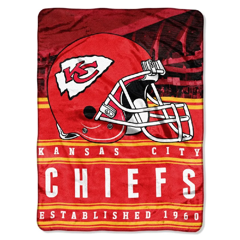 Cotton blankets for breathability and a lightweight feelNFL 071 Chiefs Stacked Silk Touch Raschel Throw