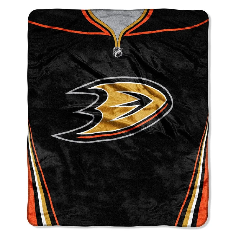 Queen - size blankets for standard - sized bedsNHL 701 Ducks Jersey Raschel Throw