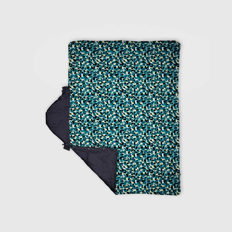 Linen blankets with a rustic and textured lookVOITED Recycled Ripstop Travel Blanket - An Tracks Linen blankets with a rustic and textured lookVOITED Recycled Ripstop Travel Blanket - An Tracks