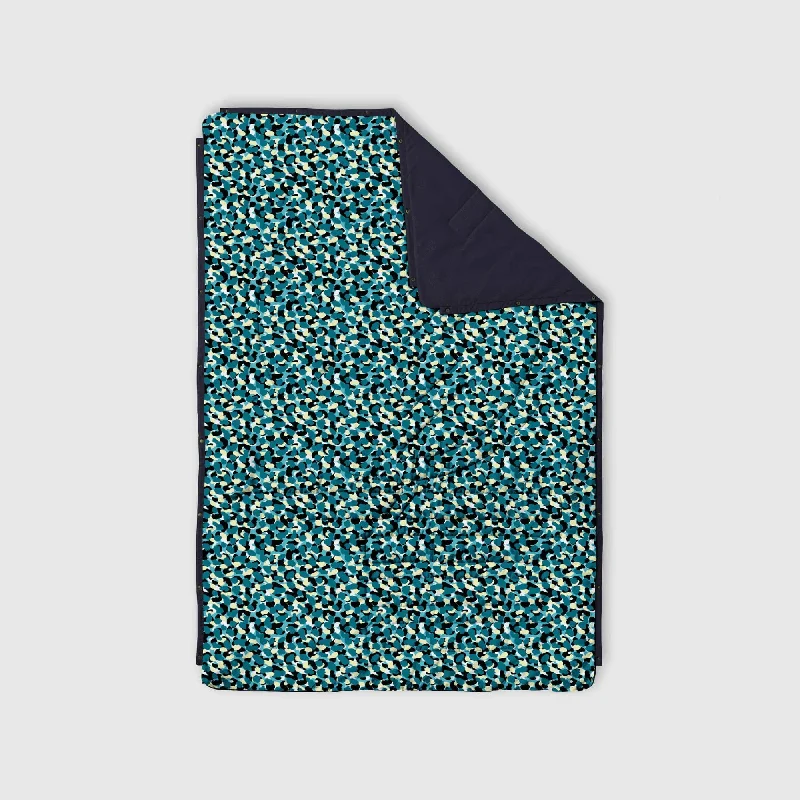Cotton blankets for breathability and a lightweight feelVOITED Recycled Ripstop Outdoor Camping Blanket - An Tracks / Graphite