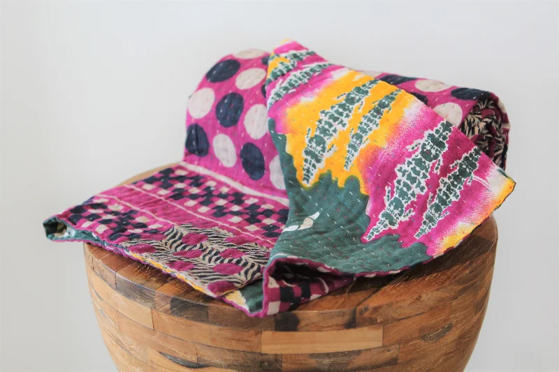 Wool blankets with natural warmth and insulationSari Kantha Large Throw - Purple & Green Wool blankets with natural warmth and insulationSari Kantha Large Throw - Purple & Green
