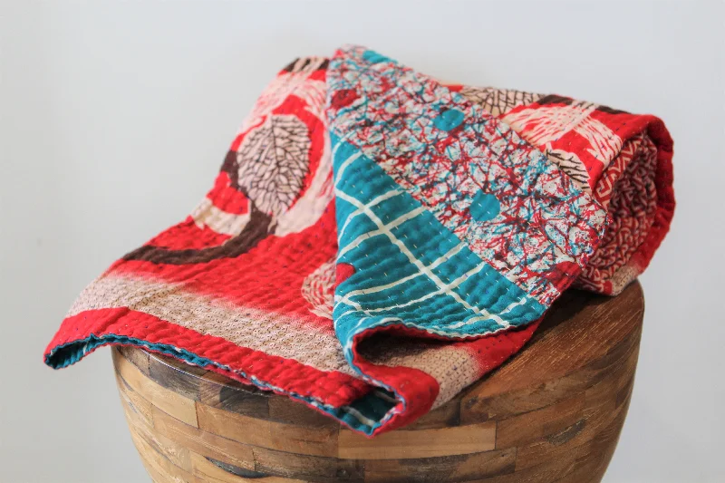 Bamboo fiber blankets with natural antibacterial propertiesSari Kantha Large Throw - Red & Teal Bamboo fiber blankets with natural antibacterial propertiesSari Kantha Large Throw - Red & Teal