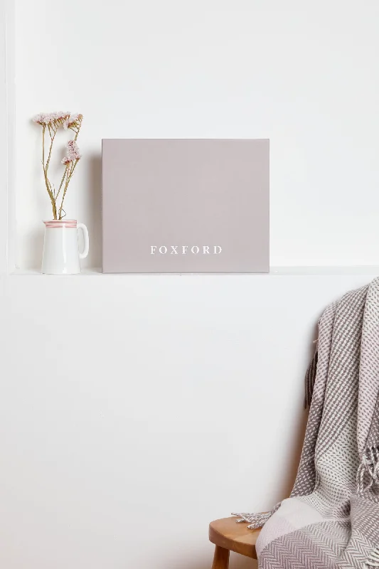 King - size blankets to cover large beds comfortablyFoxford Gift box
