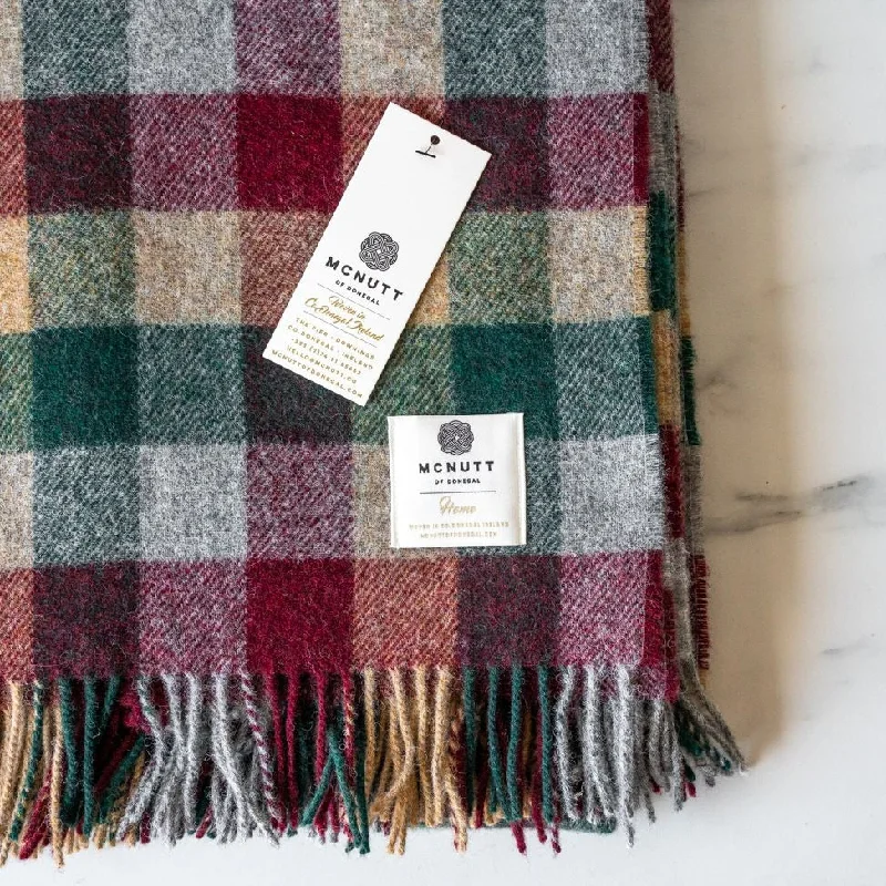 Linen blankets with a rustic and textured lookTraditional Holiday Check Wool Blanket