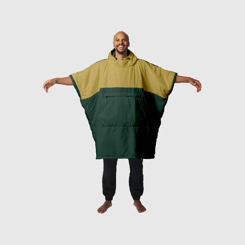 Recycled polyester blankets for an eco - conscious optionVOITED Trooper Outdoor Premium Poncho-Blanket - Green Gabels / Dusty Sand Recycled polyester blankets for an eco - conscious optionVOITED Trooper Outdoor Premium Poncho-Blanket - Green Gabels / Dusty Sand