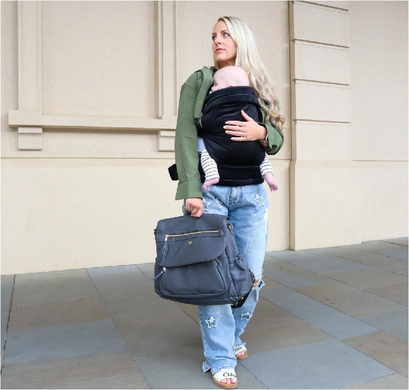 Alpaca wool blankets for a hypoallergenic and warm optionVegan Leather Lilli Changing Bag™️ - Smoke Grey Alpaca wool blankets for a hypoallergenic and warm optionVegan Leather Lilli Changing Bag™️ - Smoke Grey